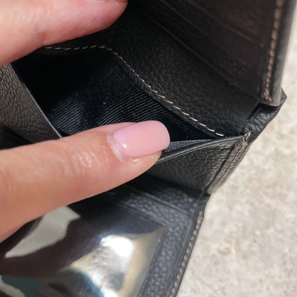 BNWOT DESIGNER BLACK PEBBLE SOFT LEATHER TRI-FOLD WALLET